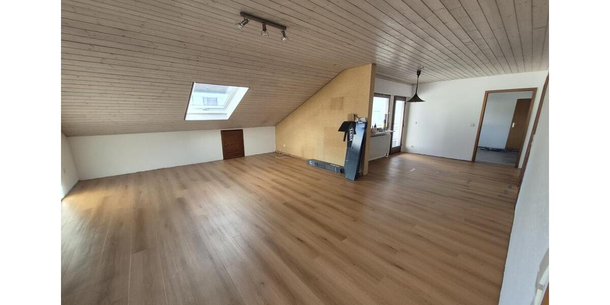 Dachgeschoßwohnung Sindelfingen Darmsheim - 3 Zimmer, 75 m&sup2;, 1.100&euro; | Angebot:26429200
