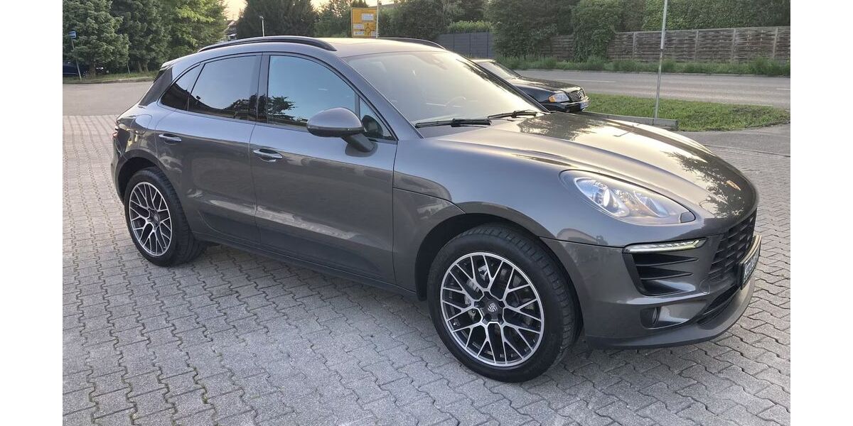 Porsche Macan 231.800 km 27.600 &euro; Stuttgart 70176