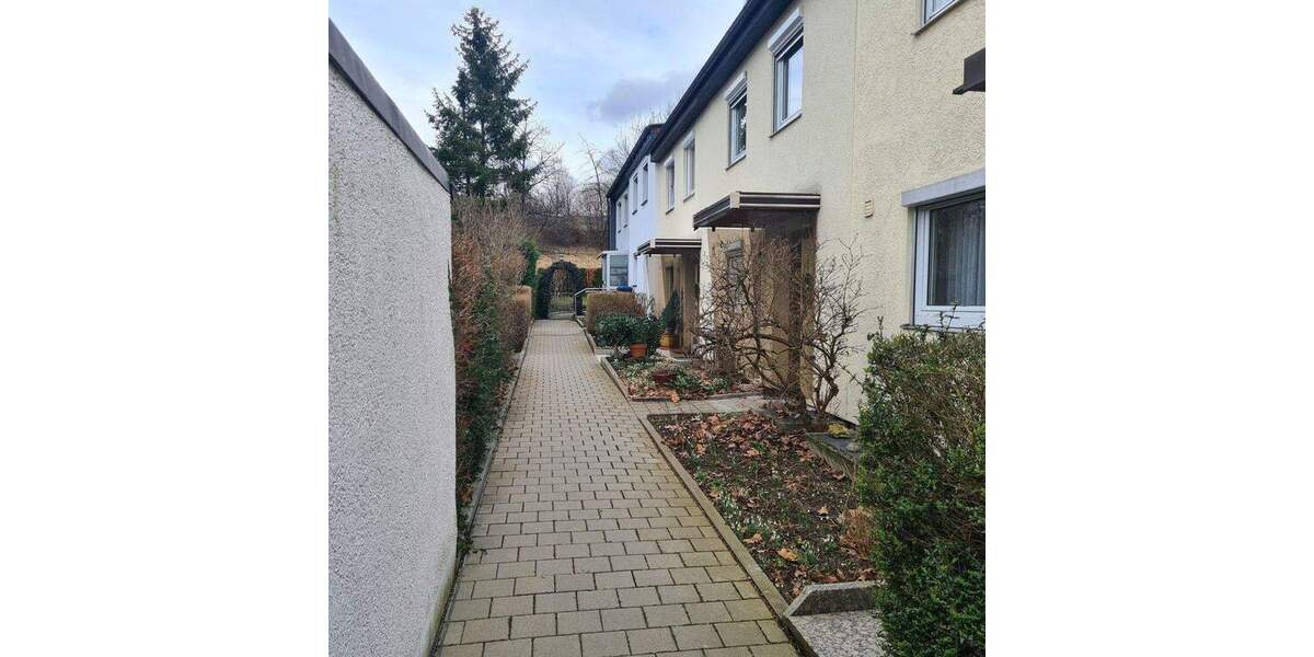 Reihenmittelhaus Pfullingen - 4 Zimmer, 90 m&sup2;, 385.000&euro; | Angebot:25718851