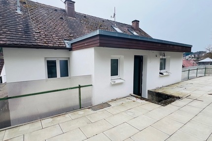Teilsaniertes Einfamilien-Mehrgenerationenhaus mit Terrasse, Garage und opt. Grundstückserweiterung - Haus Horb am Neckar | Angebot:26083100