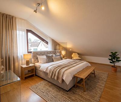 LICHTDURCHFLUTETES WOHNEN MIT KAMIN - Dachgeschoßwohnung Böblingen Dagersheim | Angebot:27473513
