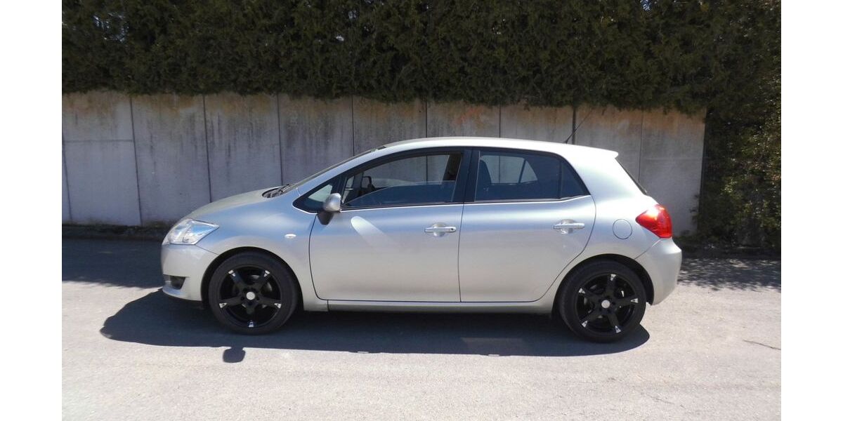 Toyota Auris 214.650 km 2.899 &euro; Hechingen 72379