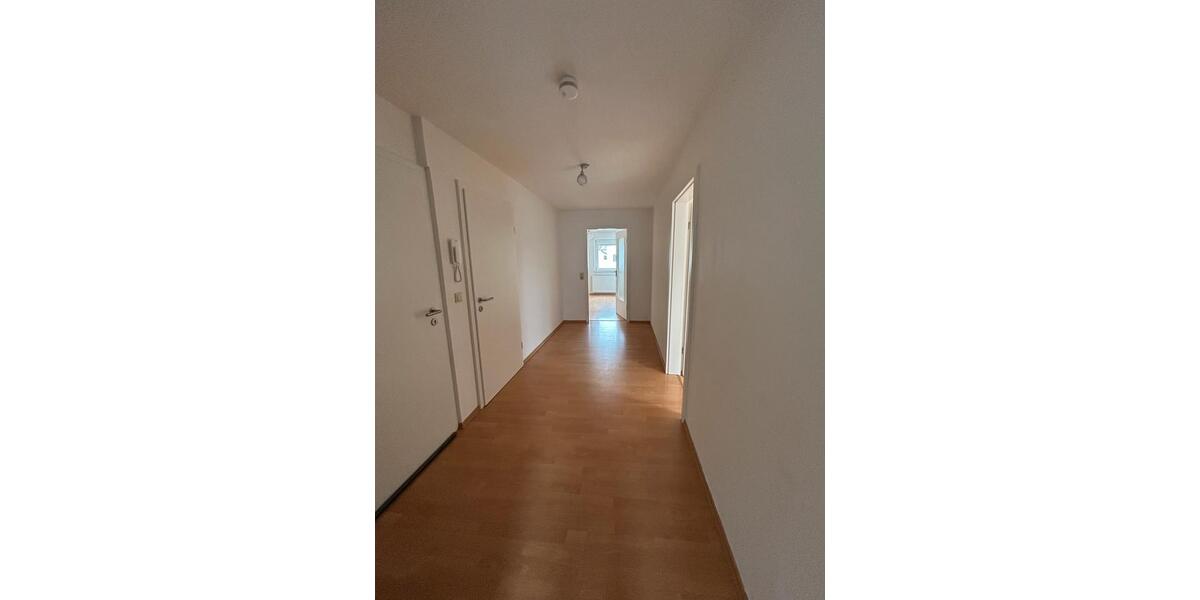Dachgeschoßwohnung Bisingen - 4 Zimmer, 90 m&sup2;, 1.100&euro; | Angebot:25612096