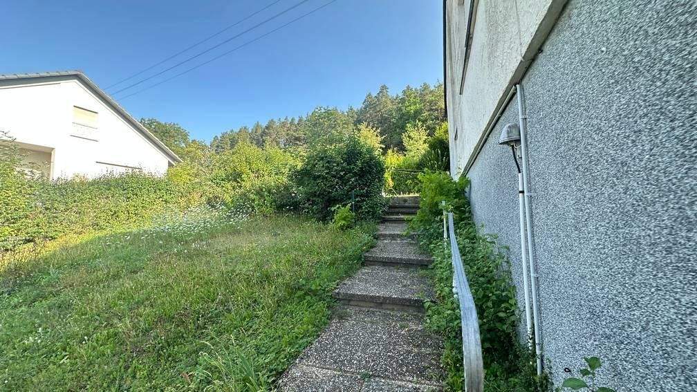 Mehrfamilienhaus, Wohnhaus Ostelsheim - 9 Zimmer, 210 m&sup2;, 649.000&euro; | Angebot:25737007