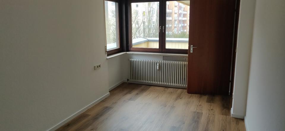 Etagenwohnung Sindelfingen Eichholz - 3.5 Zimmer, 102 m&sup2;, 1.340&euro; | Angebot:25615143
