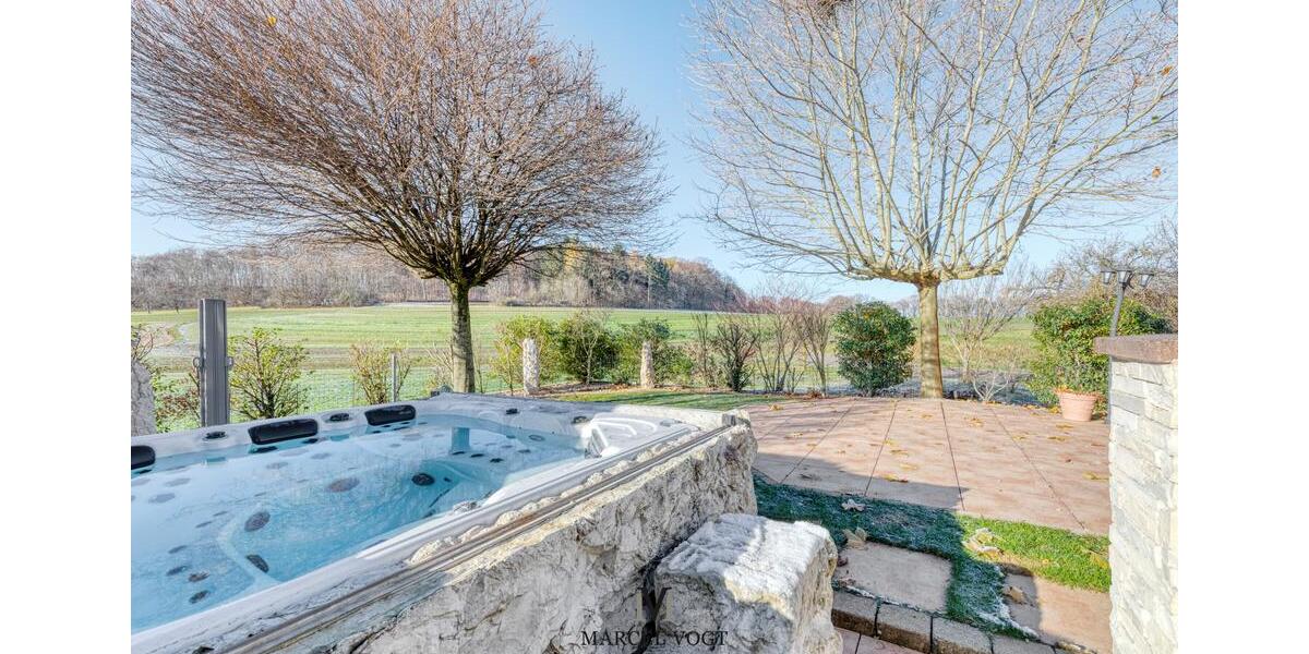 Einfamilienhaus Hülben - 8.5 Zimmer, 337 m&sup2;, 4.620&euro; | Angebot:23816966