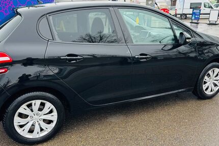 Peugeot 208 60.000 km 5.299 &euro; Filderstadt 70794