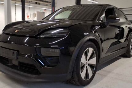 Porsche Macan 9.900 km 73.999 &euro; Stuttgart 70499