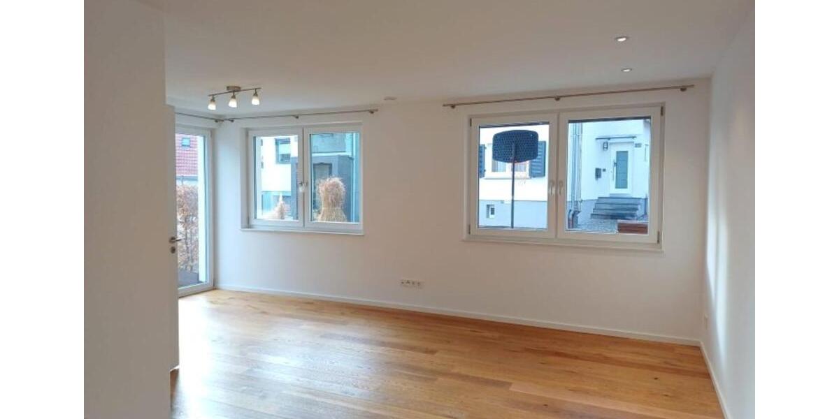 Dachgeschoßwohnung Filderstadt - 4.5 Zimmer, 150 m&sup2;, 2.500&euro; | Angebot:25821677