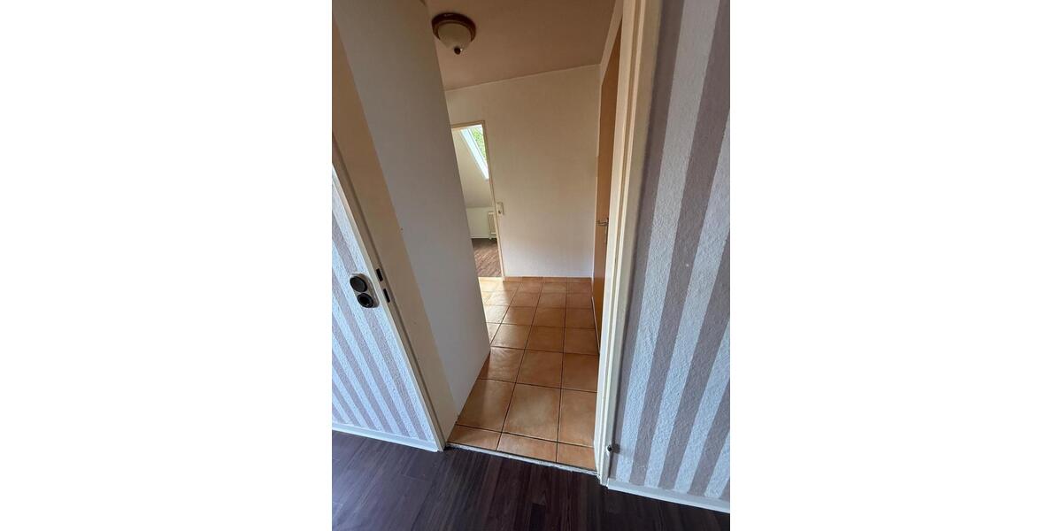 Dachgeschoßwohnung Neckartenzlingen - 1.5 Zimmer, 30 m&sup2;, 85.000&euro; | Angebot:27185793