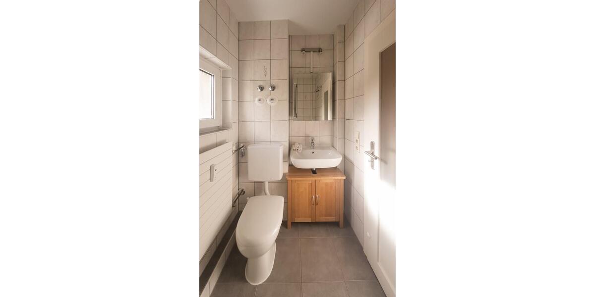 Hochparterre Stuttgart Degerloch - 1.5 Zimmer, 28 m&sup2;, 785&euro; | Angebot:25840408