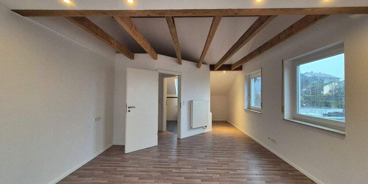 Etagenwohnung Pfullingen - 4 Zimmer, 99 m&sup2;, 1.100&euro; | Angebot:25778769