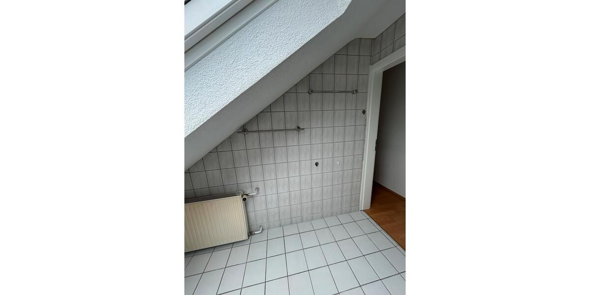 Dachgeschoßwohnung Bisingen - 4 Zimmer, 90 m&sup2;, 1.100&euro; | Angebot:25612096