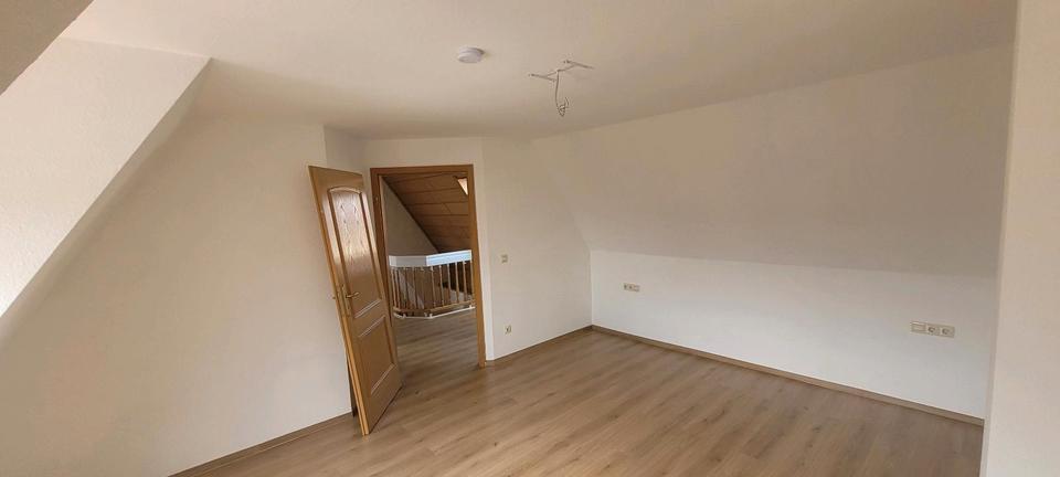 Maisonettenwohnung Herrenberg - 5.5 Zimmer, 100 m&sup2;, 1.500&euro; | Angebot:25611461