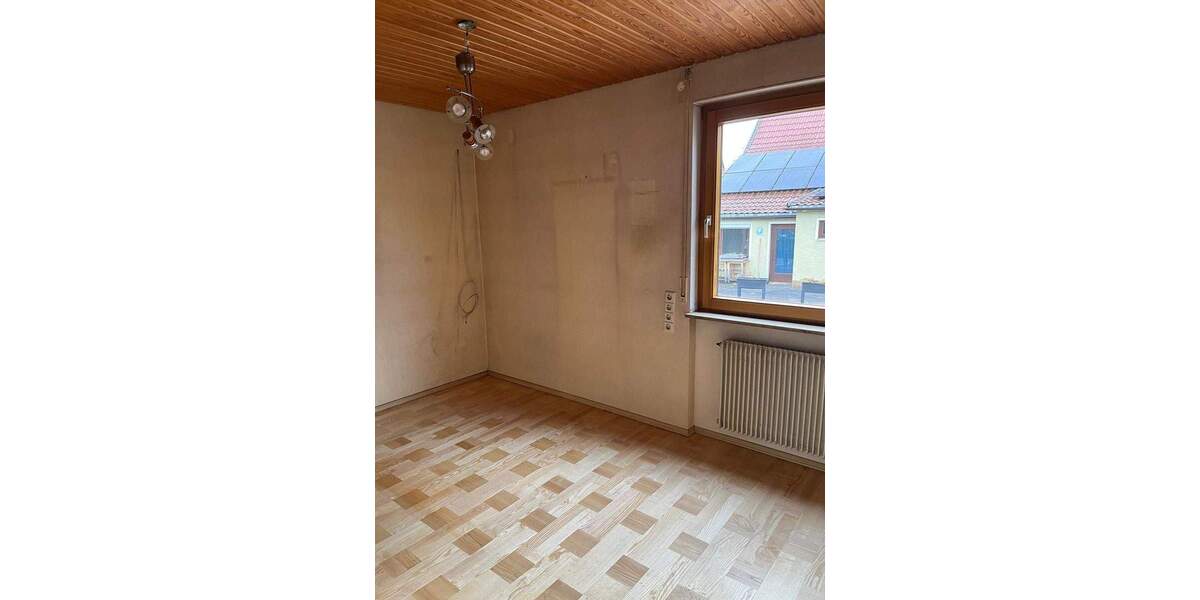 Einfamilienhaus Dettingen an der Erms - 8 Zimmer, 178 m&sup2;, 410.000&euro; | Angebot:25845877