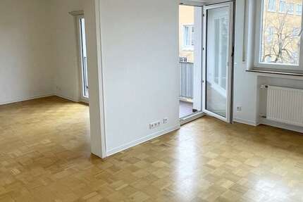 Wohnung 70193 Hölderlinplatz - 3 Zimmer, 75 m&sup2;, 1.350&euro; | Angebot:26007051