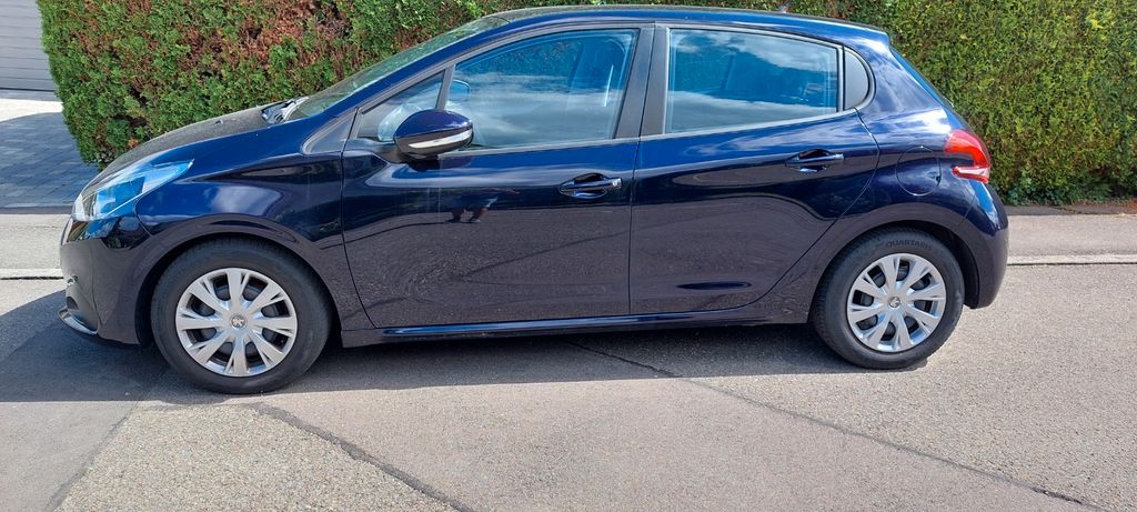 Peugeot 208 64.000 km 7.350 &euro; Mössingen 72116