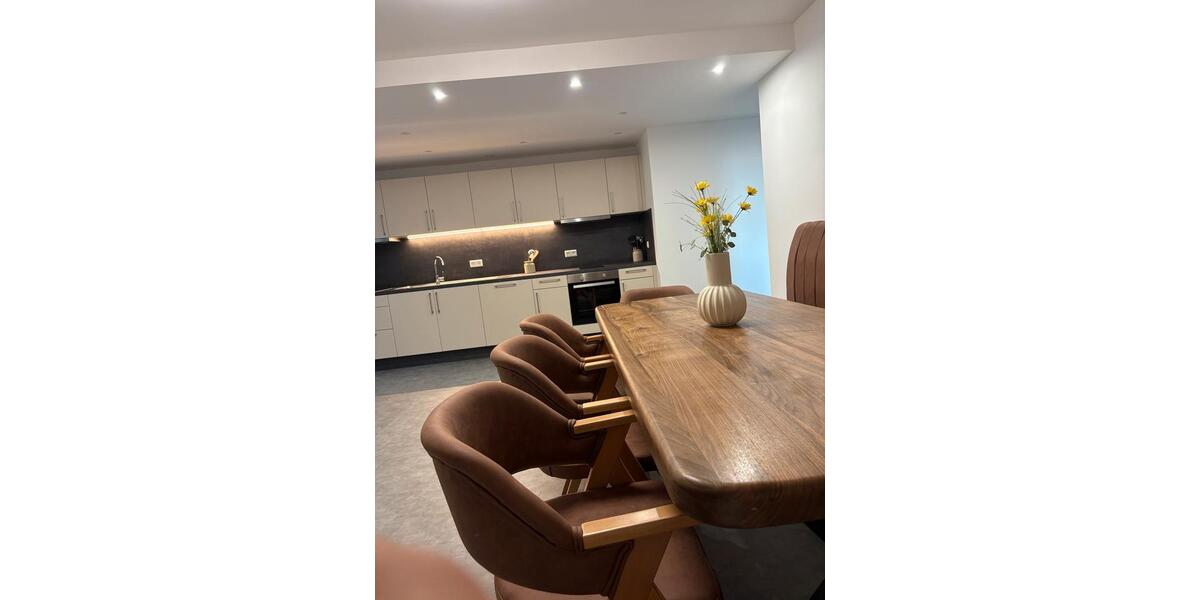 Hochparterre Leinfelden-Echterdingen Echterdingen - 10 Zimmer, 240 m&sup2;, 520&euro; | Angebot:25924863