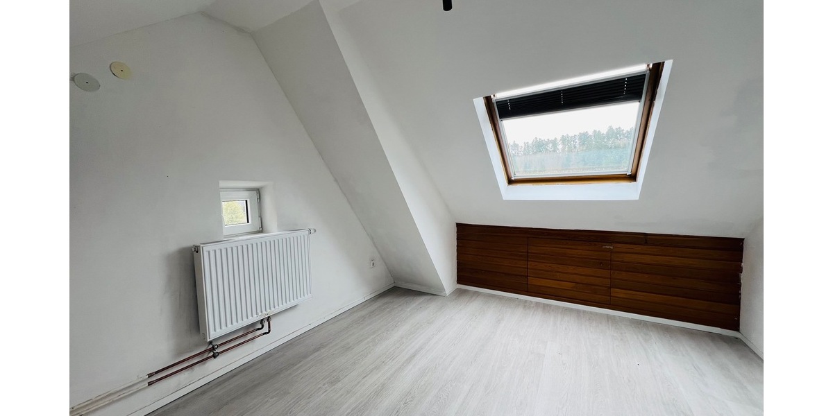 Teilsaniertes Einfamilien-Mehrgenerationenhaus mit Terrasse, Garage und zusätzlichem Waldgrundstück - Einfamilienhaus Horb am Neckar | Angebot:26019766