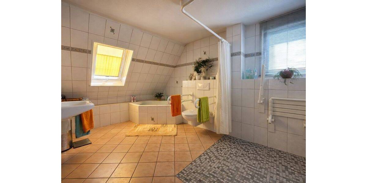 Einfamilienhaus Bempflingen - 8 Zimmer, 225 m&sup2;, 598.000&euro; | Angebot:25799144