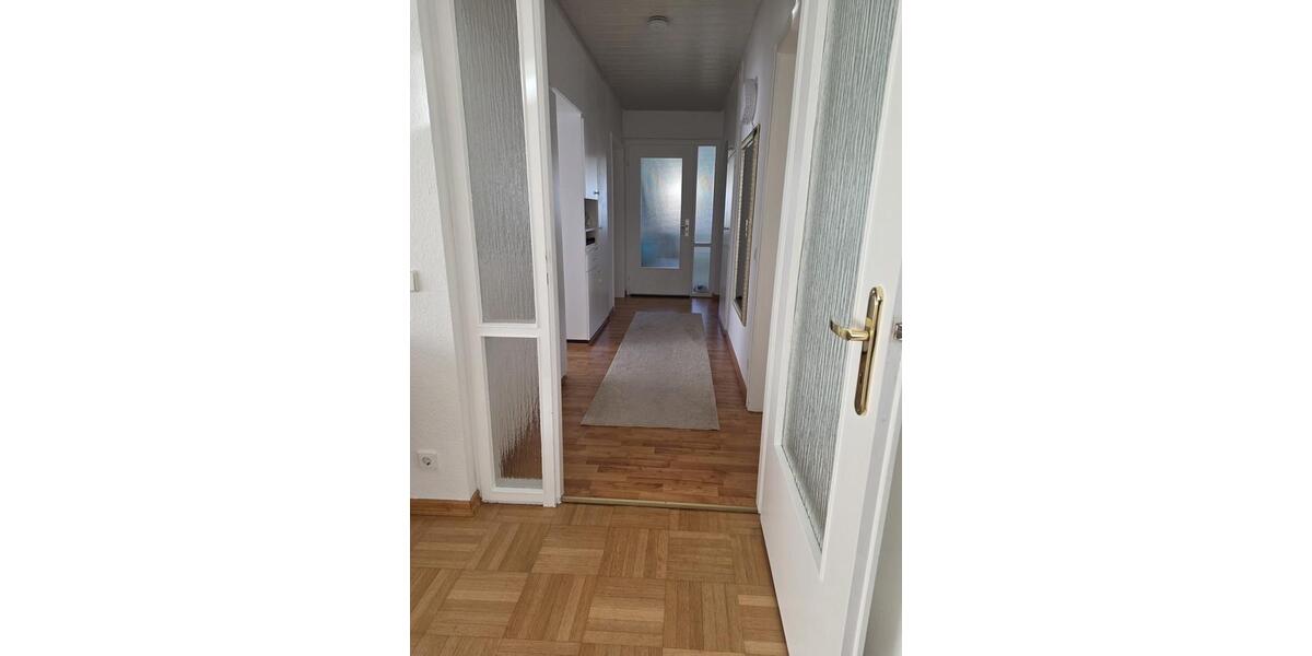 Etagenwohnung Waldenbuch - 3.5 Zimmer, 95 m&sup2;, 1.270&euro; | Angebot:25989278