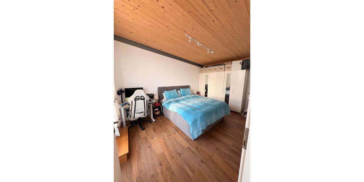 Dachgeschoßwohnung Leinfelden-Echterdingen Echterdingen - 2.5 Zimmer, 70 m&sup2;, 1.280&euro; | Angebot:25982347