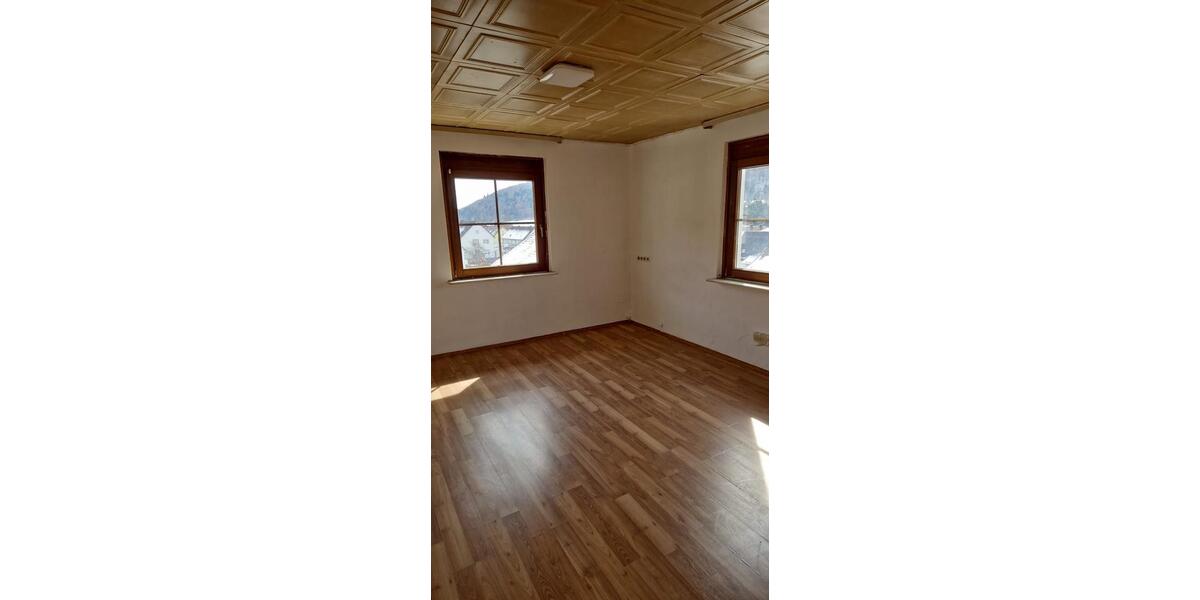Etagenwohnung Burladingen - 3 Zimmer, 85 m&sup2;, 550&euro; | Angebot:25933485