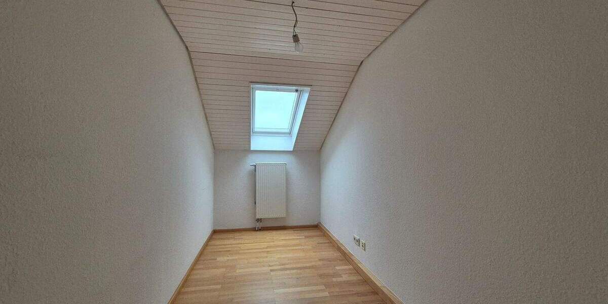 Etagenwohnung Pfullingen - 4 Zimmer, 99 m&sup2;, 1.100&euro; | Angebot:25778769