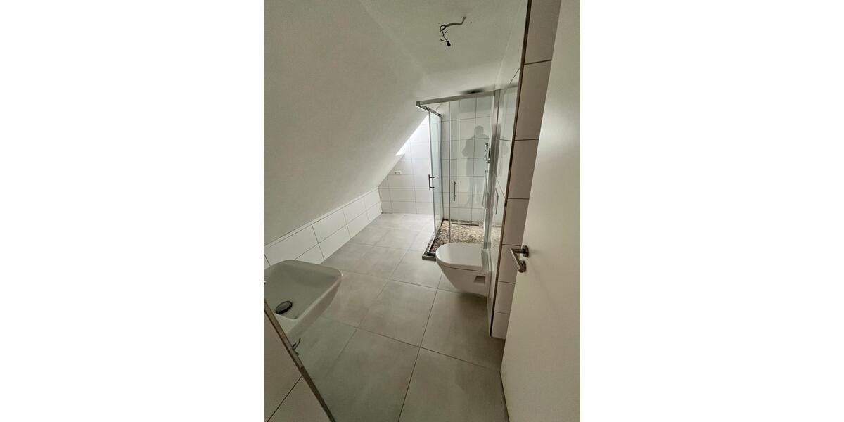 Dachgeschoßwohnung Reutlingen - 2 Zimmer, 60 m&sup2;, 1.200&euro; | Angebot:24785900