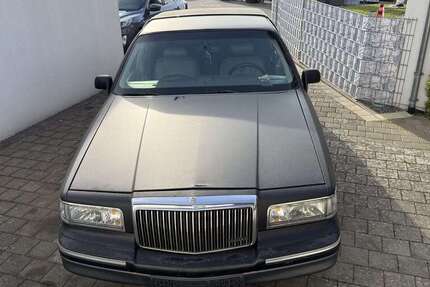 Lincoln Town Car 350.000 km 5.000 &euro; Bisingen 72406