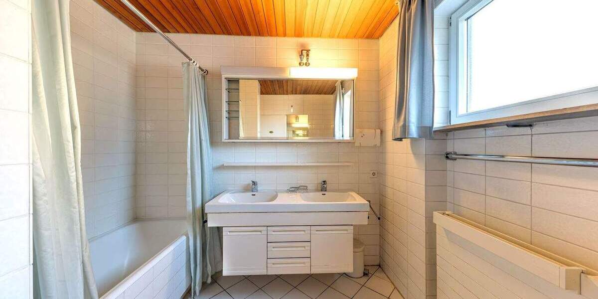 Einfamilienhaus Herrenberg - 6 Zimmer, 234 m&sup2;, 875.000&euro; | Angebot:25741855