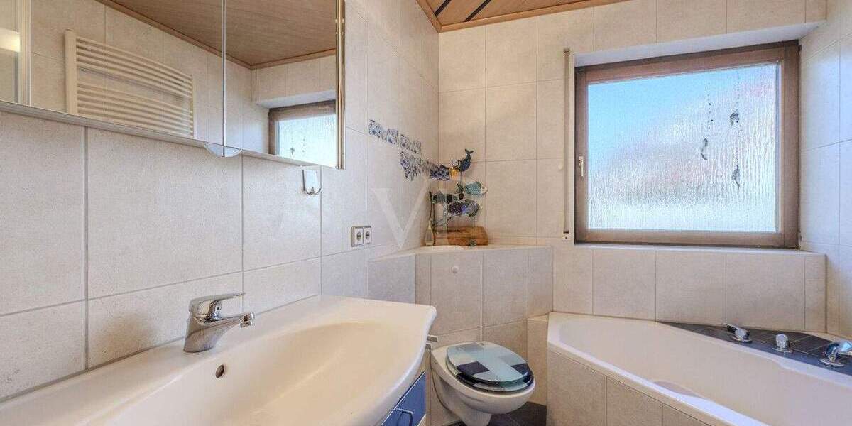 Einfamilienhaus Wolfschlugen - 7 Zimmer, 248 m&sup2;, 739.000&euro; | Angebot:25836556