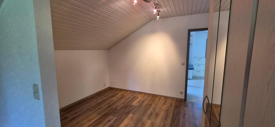 Dachgeschoßwohnung Aichtal - 3.5 Zimmer, 91 m&sup2;, 295.000&euro; | Angebot:27155079