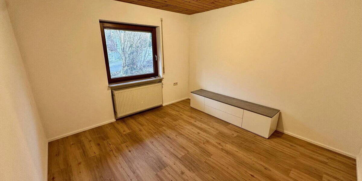 Etagenwohnung Aichtal Aich - 3 Zimmer, 150 m&sup2;, 2.100&euro; | Angebot:25944663