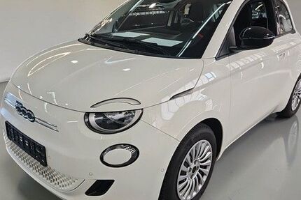 Fiat 500e 5.463 km 18.499 &euro; Reutlingen / Mittelstadt 72766