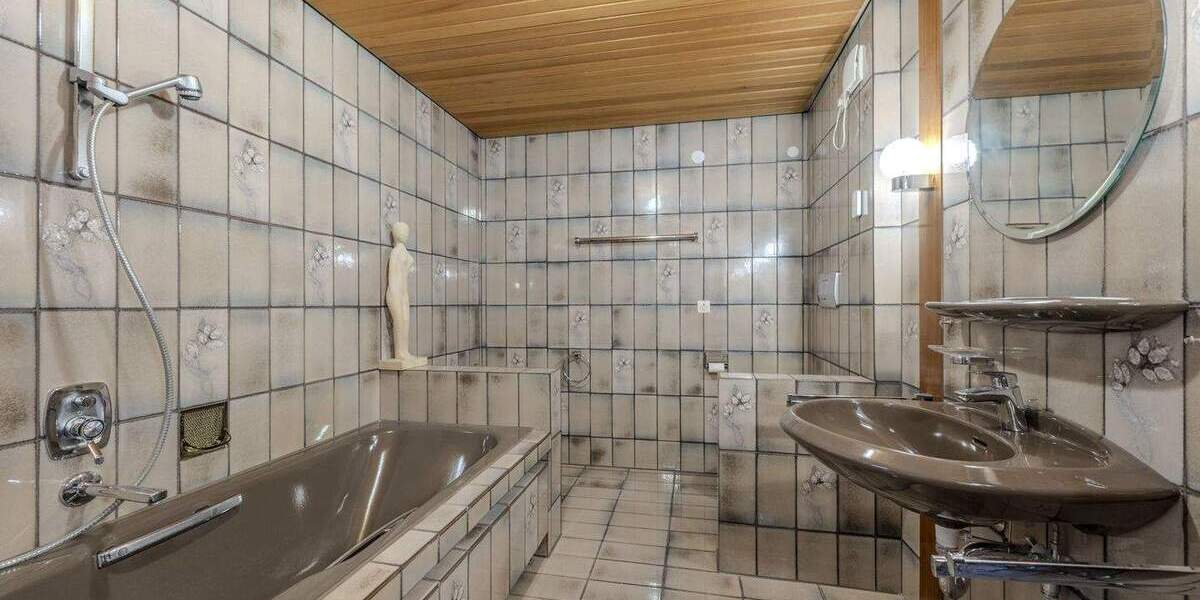 Einfamilienhaus Nürtingen - 7 Zimmer, 282 m&sup2;, 949.000&euro; | Angebot:25671696