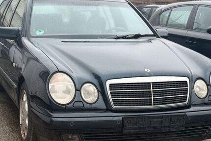 Mercedes-Benz E 240 140.000 km 2.980 &euro; Reutlingen 72766