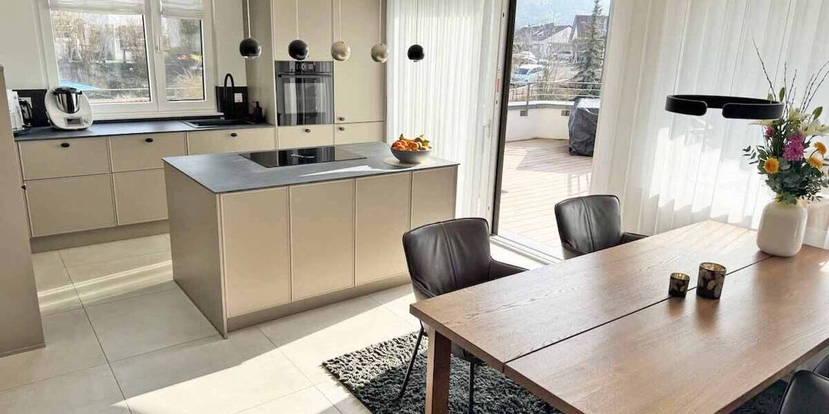 Etagenwohnung Stuttgart Uhlbach - 4 Zimmer, 126 m&sup2;, 2.100&euro; | Angebot:25971337