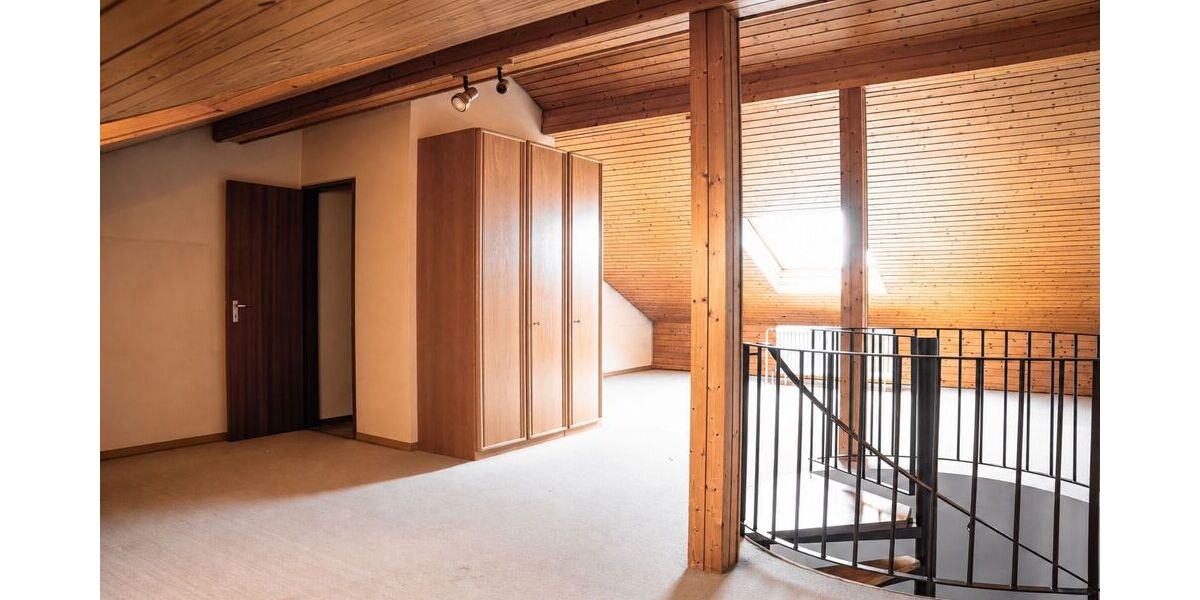 Großzügiges, gepflegtes Reihenhaus für Familien mit Studio, Garage und sonnigem Garten - Einfamilienhaus Gärtringen Rohrau | Angebot:27208429