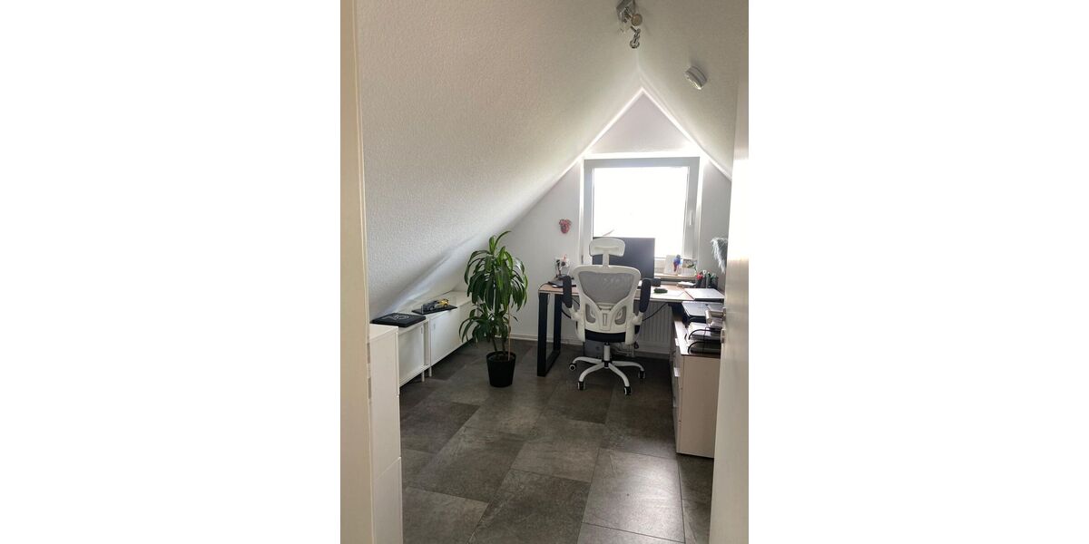 Moderne, großzügige Wohnung mit 5,5 Zimmern, Balkon, Terasse, EBK in Sindelfingen - Etagenwohnung Sindelfingen | Angebot:27493333