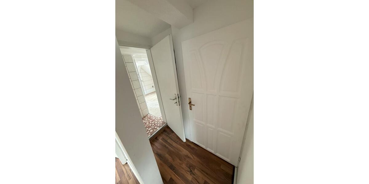 Dachgeschoßwohnung Lichtenstein - 4 Zimmer, 9 m&sup2;, 970&euro; | Angebot:26267575