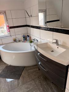 WOHNTRAUM MIT 46 M² WINTERGARTEN - Einfamilienhaus Mötzingen | Angebot:27456586