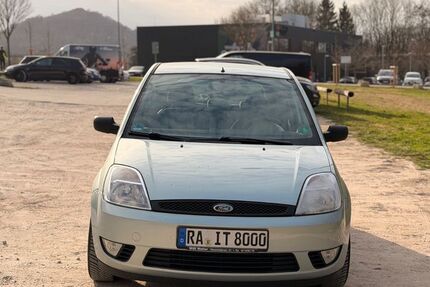 Ford Fiesta 199.000 km 1.700 &euro; Eningen 72800