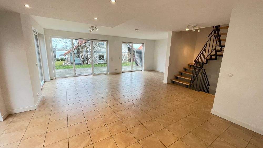 Doppelhaushälfte Holzgerlingen - 6 Zimmer, 160 m&sup2;, 3.633&euro; | Angebot:25800085