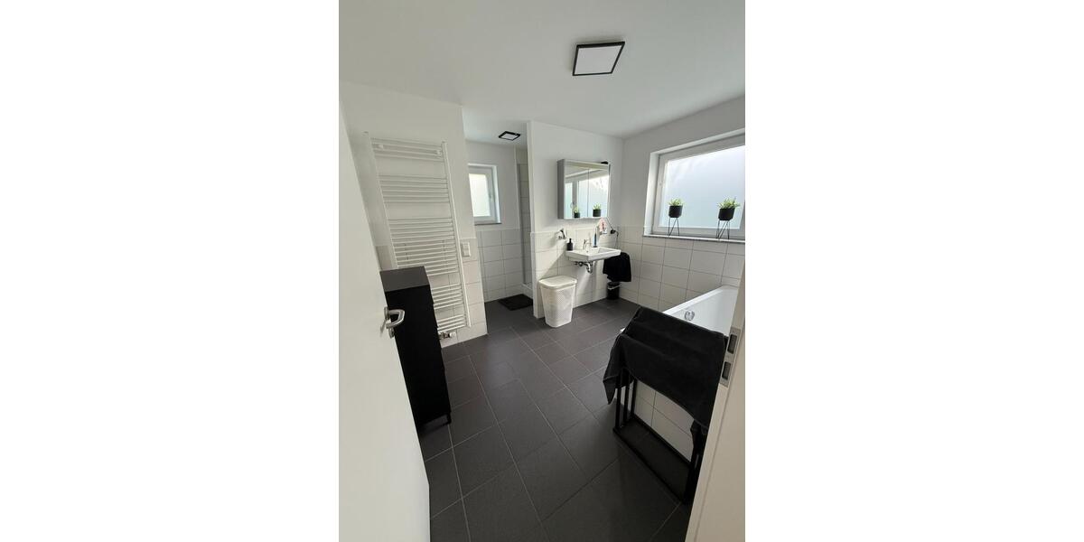 Erdgeschoßwohnung Nürtingen - 2.5 Zimmer, 99 m&sup2;, 1.300&euro; | Angebot:25945896