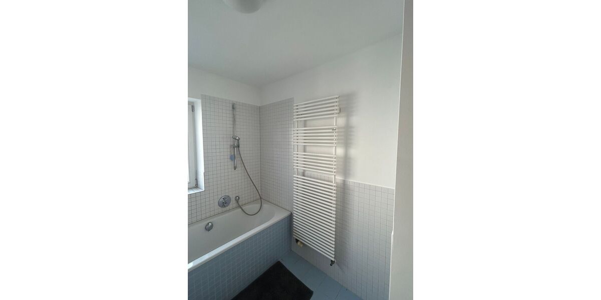 Zwei Zimmer mit Weitblick - Sanierte Wohnung im 1. OG und Balkon - Appartement Stuttgart Botnang | Angebot:26623450