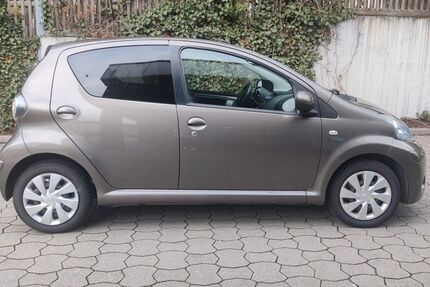 Toyota Aygo (X) 65.000 km 6.900 &euro; Reutlingen 72762