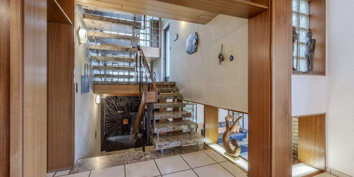 Einfamilienhaus Nürtingen - 7 Zimmer, 282 m&sup2;, 949.000&euro; | Angebot:25671696