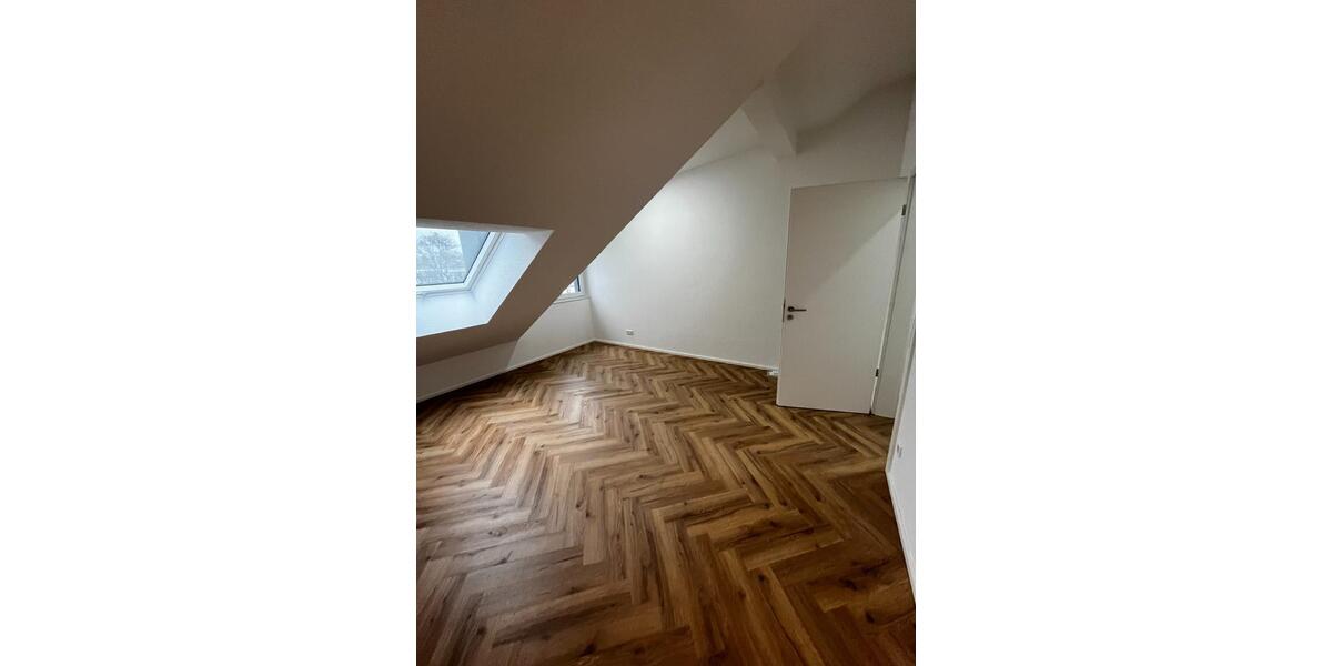 Dachgeschoßwohnung Nürtingen - 3 Zimmer, 100 m&sup2;, 1.480&euro; | Angebot:25867081