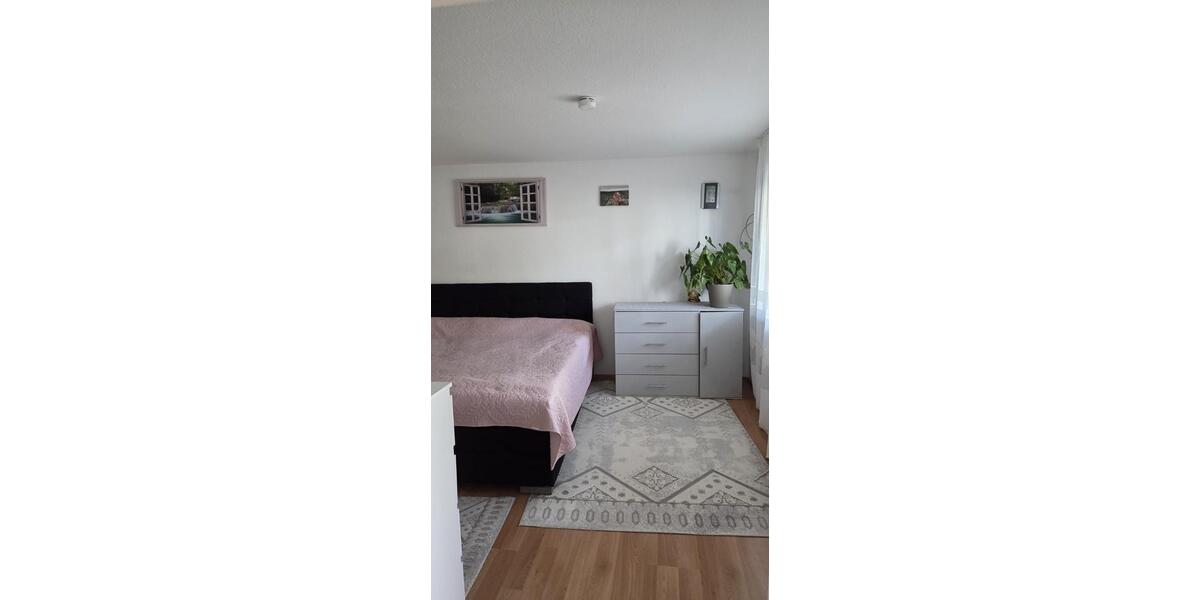 Erdgeschoßwohnung Reutlingen Altenburg - 2 Zimmer, 70 m&sup2;, 780&euro; | Angebot:26279954